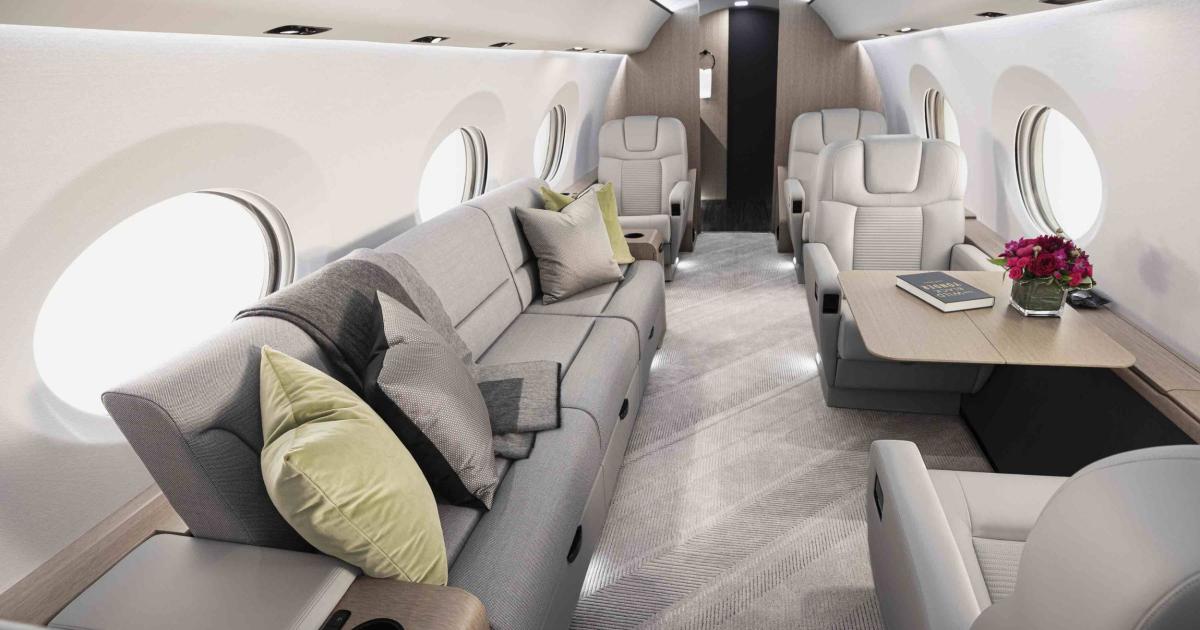 Gulfstream G400 em voo, aeronave que estreou na Europa em evento de cliente em Farnborough em junho de 2026