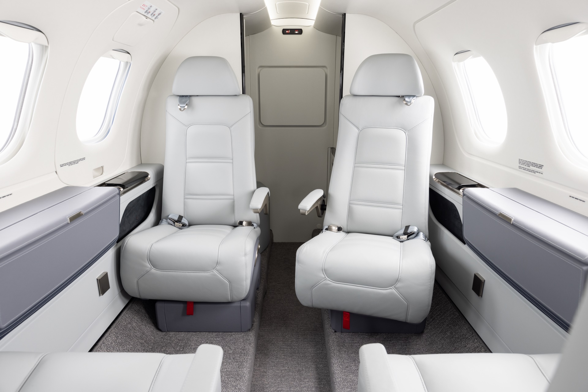 Embraer Phenom 100EX em imagem oficial de cabine ou flight deck