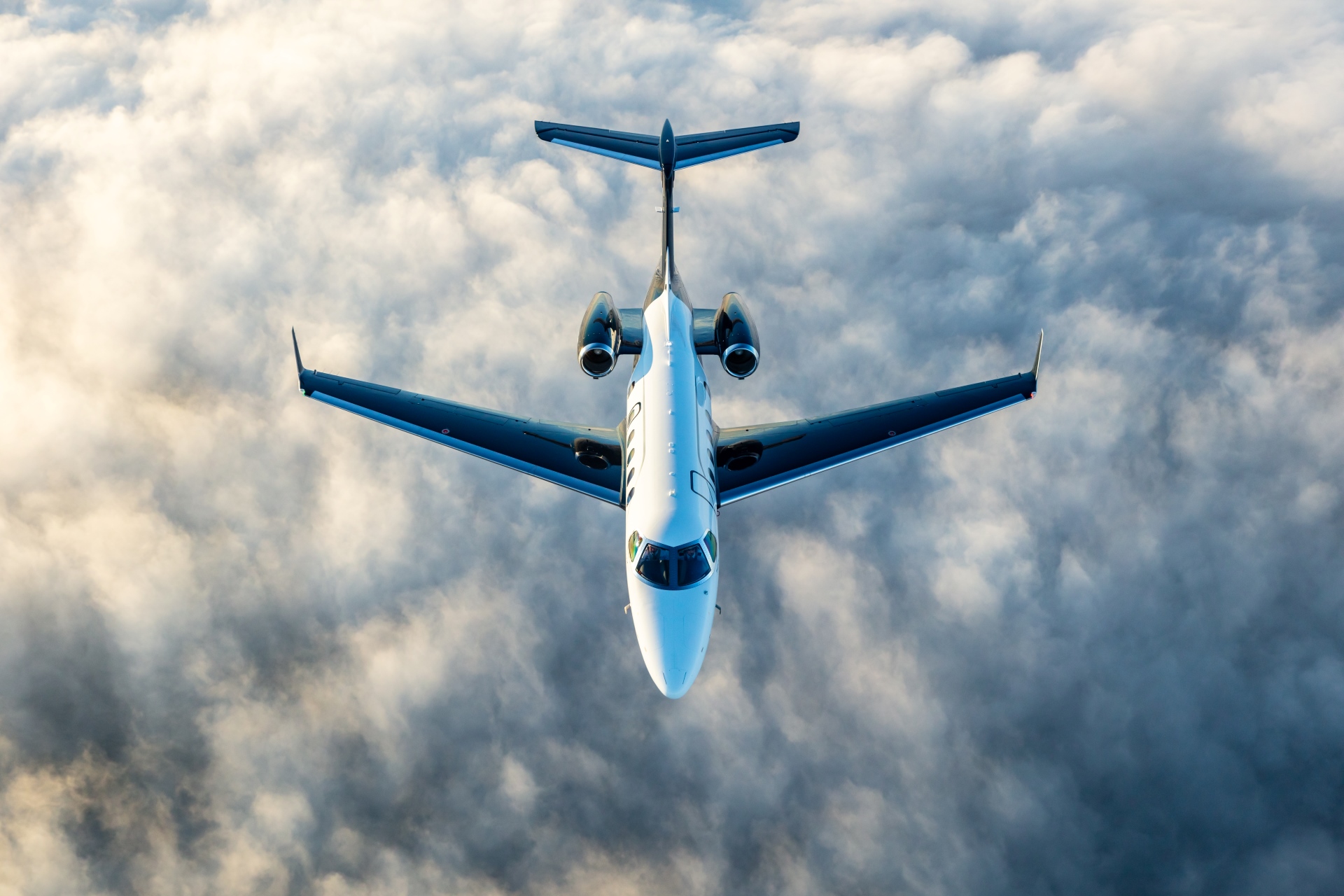 Embraer Phenom 300E em foto oficial da aeronave